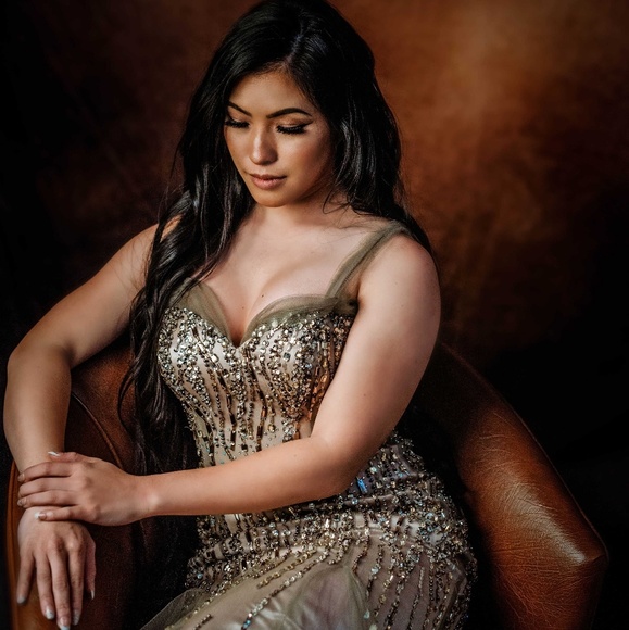 Meet your Posher, Lisa! - Picture 2 of 3